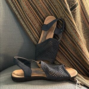 Cushionaire Navy Women's Flat Sandals
